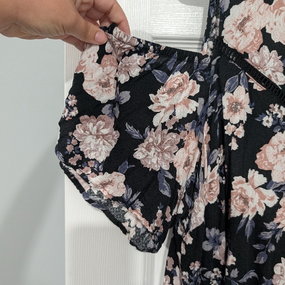 Torrid Black Floral Textured Woven With Eyelet Trim Cold Shoulder Top Size 1 - Picture 8 of 15